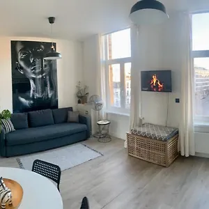 Sleep - Black And White Modern Flat With Cityview Antwerpen